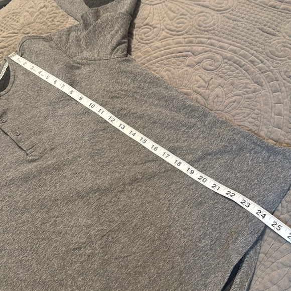 FIVE FOUR Henley. Size Large - Picture 10 of 10